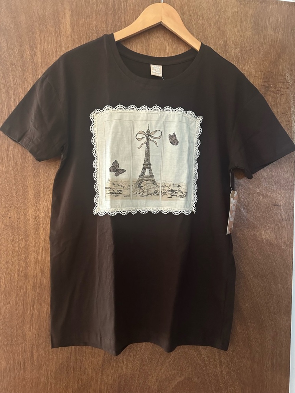 NWT MESSY BUN JUST CHILLIN Paris T-Shirt